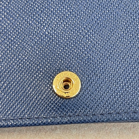 Prada Bluette Saffiano Metal Leather Wristlet w/ Box and Cert of Auth -Preloved - Picture 6 of 13